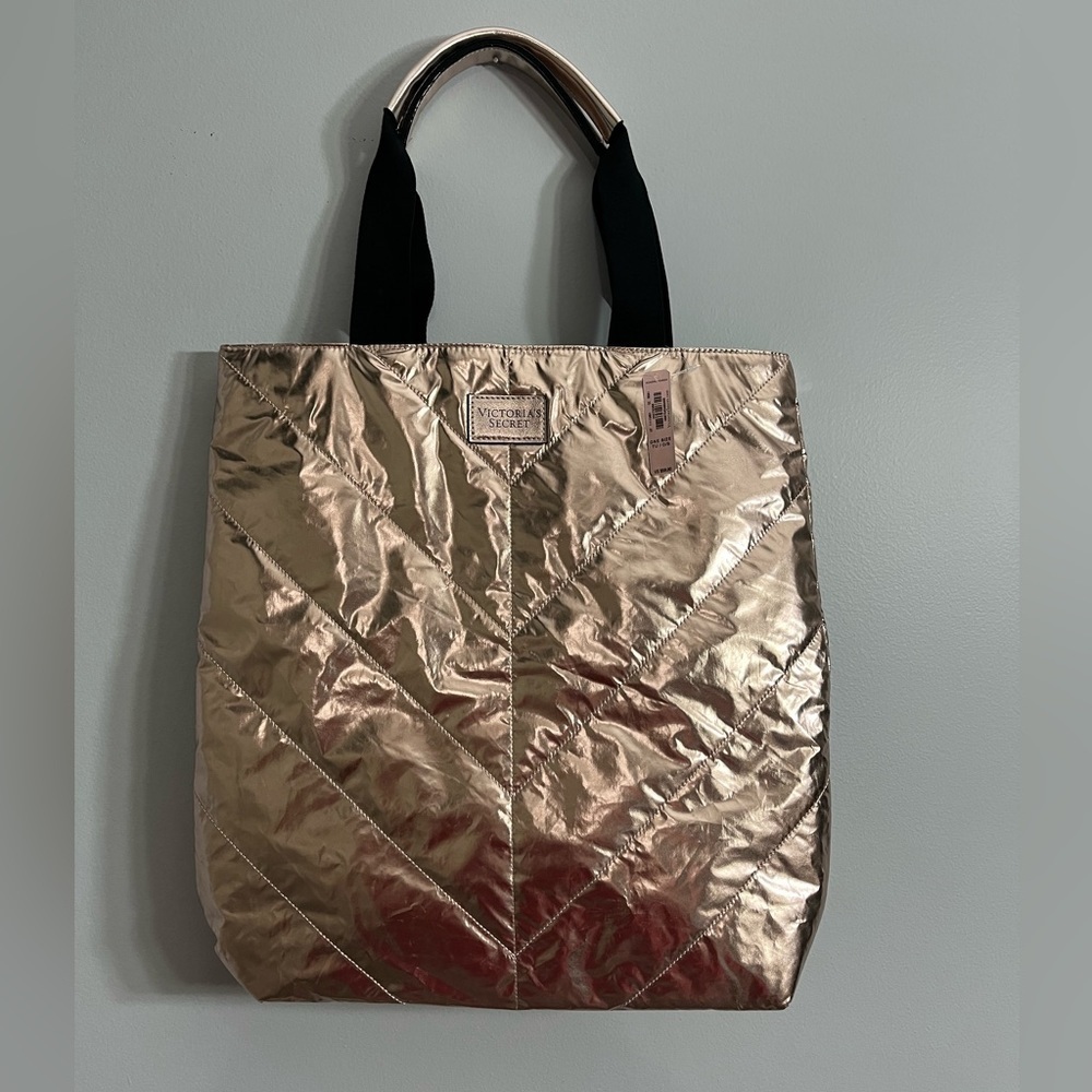 NWT Victoria's Secret Rose Gold Metallic Bag Quilted Weekender Limited Edition - Picture 5 of 9